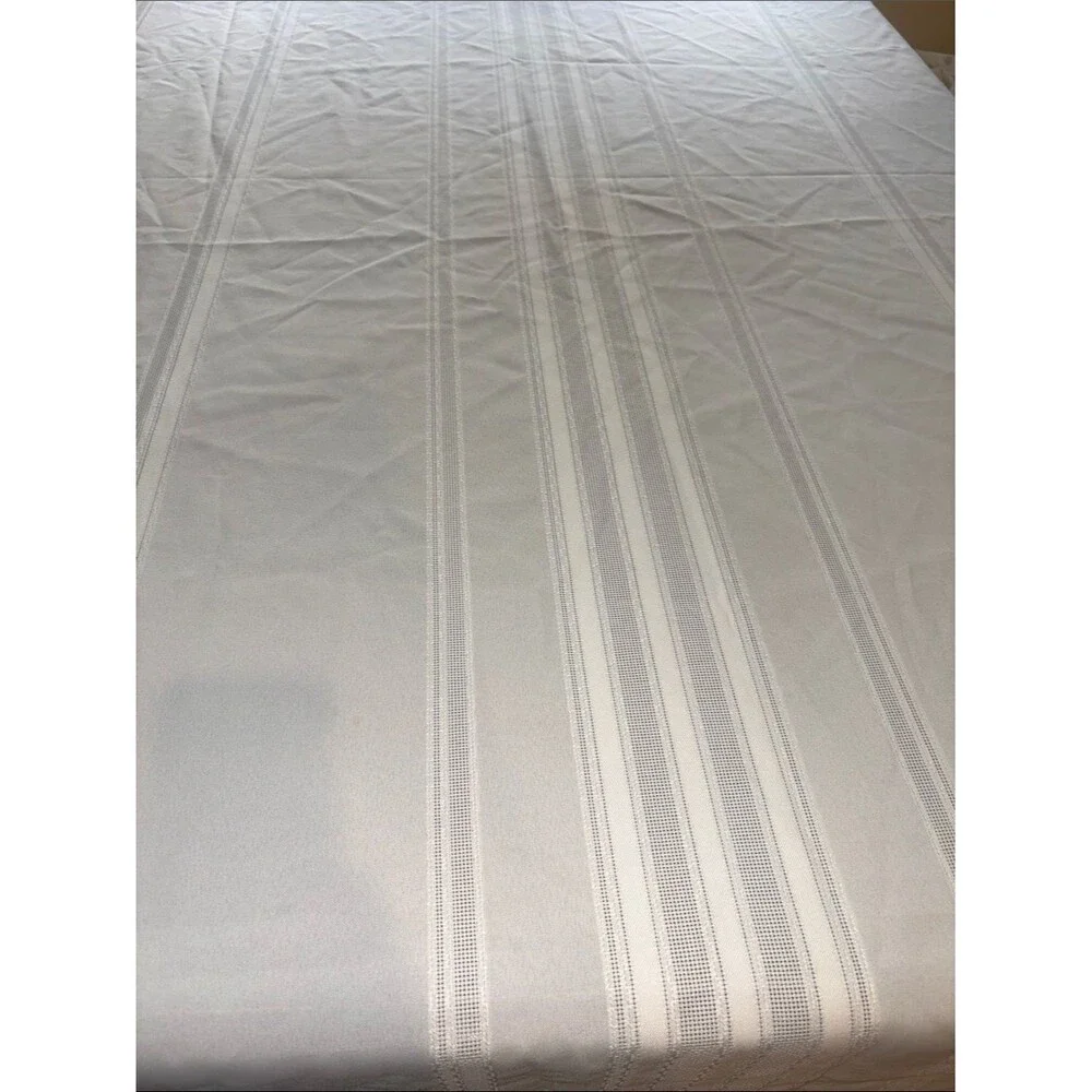 Large Classic White Stripe Oval Tablecloth